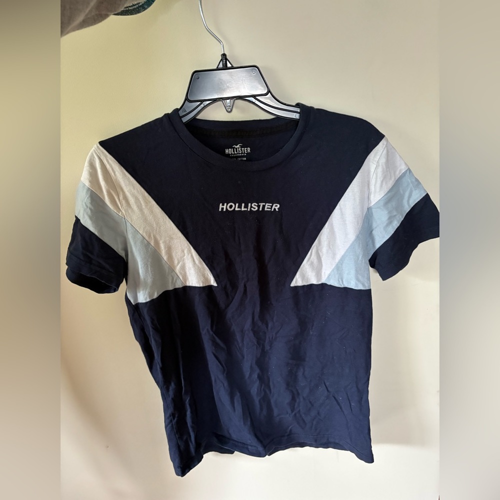 Hollister Blue and White Short Sleeve Tee Sporty Design